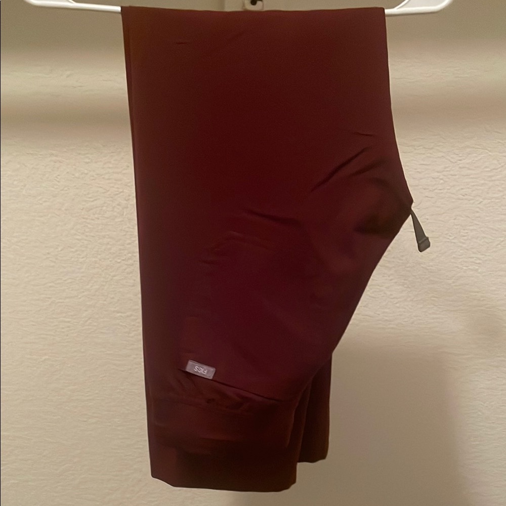 Figs women’s Livingston scrubs burgundy XS short